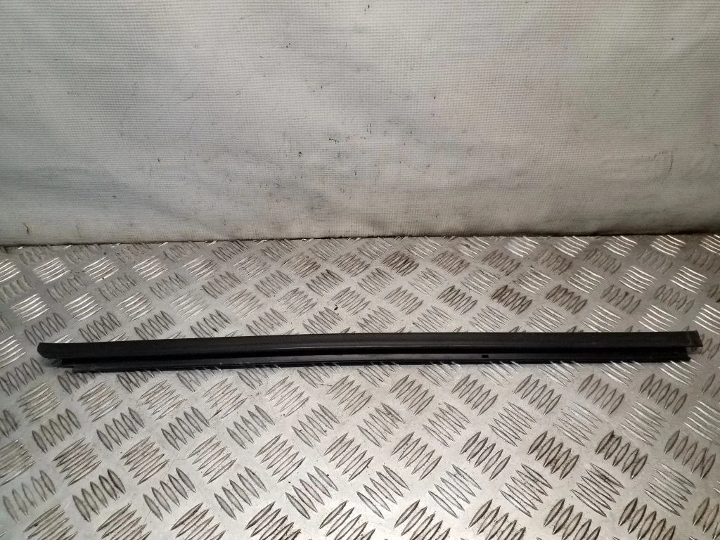 Front door glass trim molding
