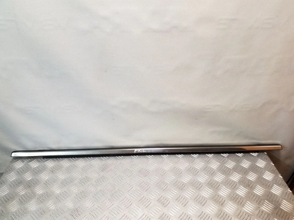 Front door glass trim molding – left