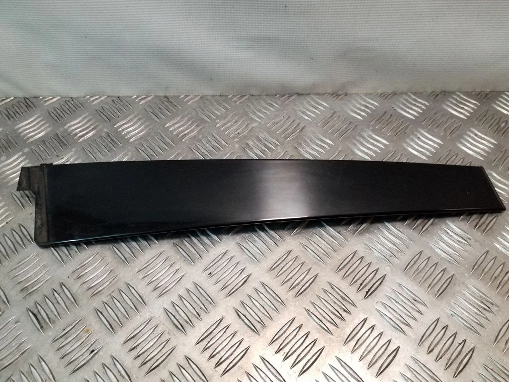 Esiukse klaasi liist A2216901787