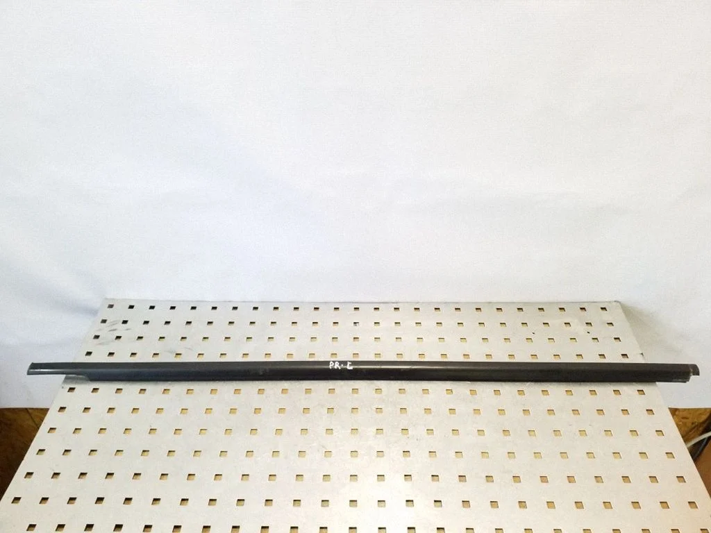 Priekinių durų stiklo apdaila