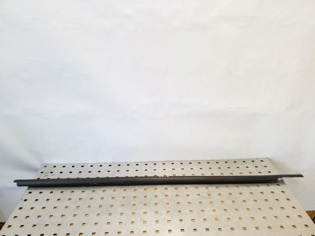 Priekinių durų stiklo apdaila