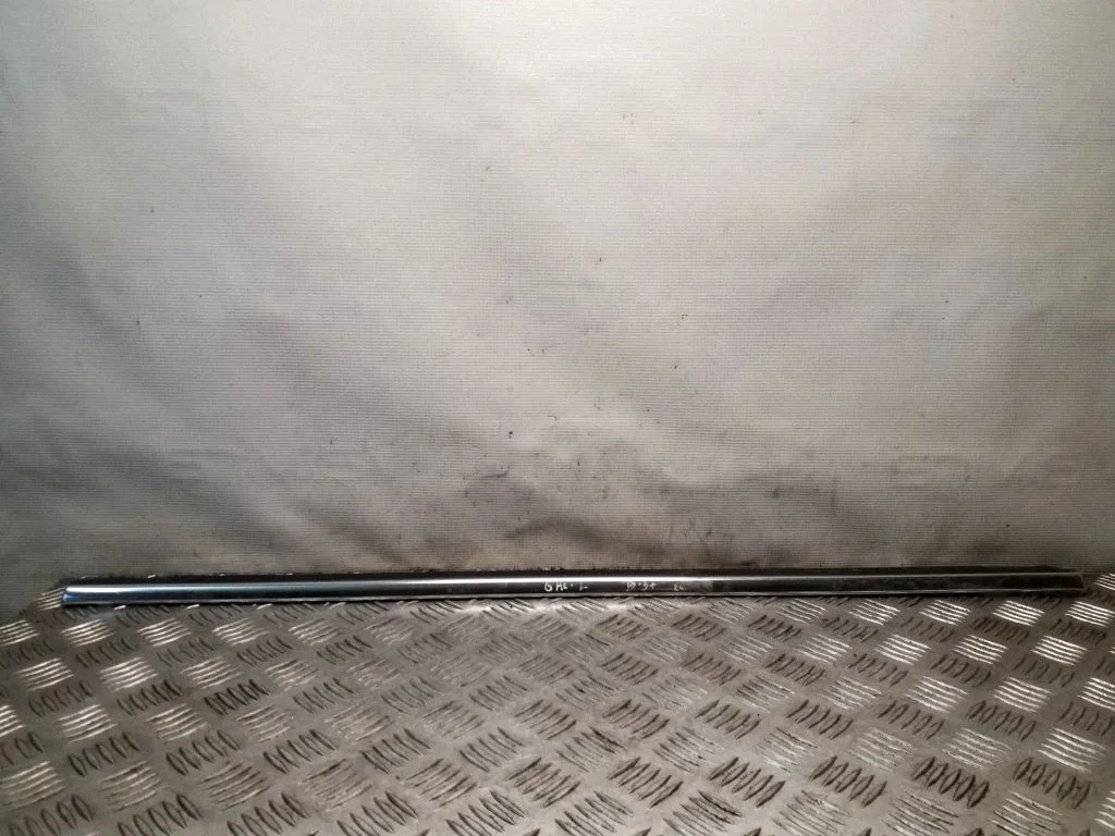 Aizmugurējo durvju stikla apdare 3B4839475