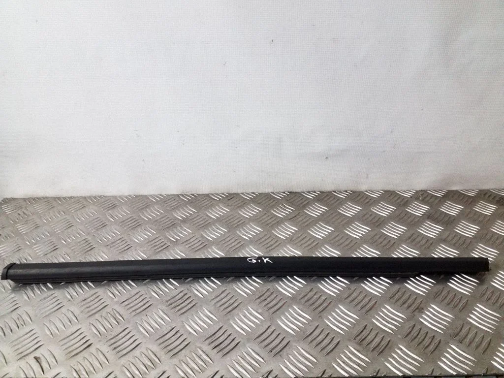 Tagaukse klaasi liist 39133180