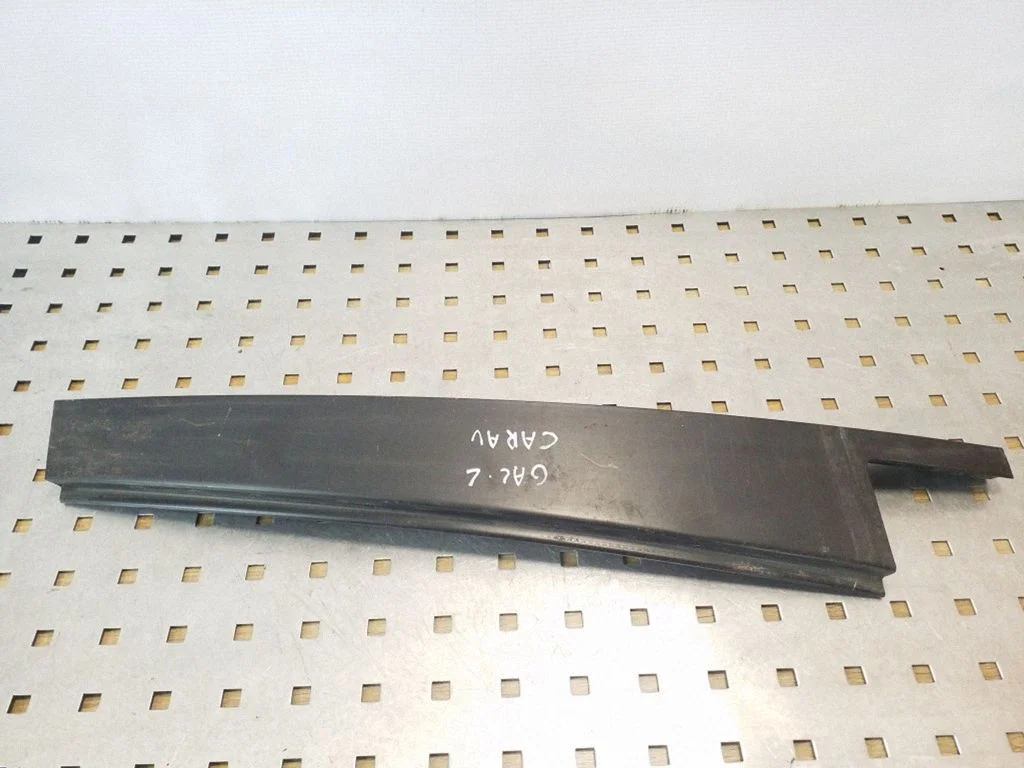 Aizmugurējo durvju stikla apdare – aizmugurējā kreisā