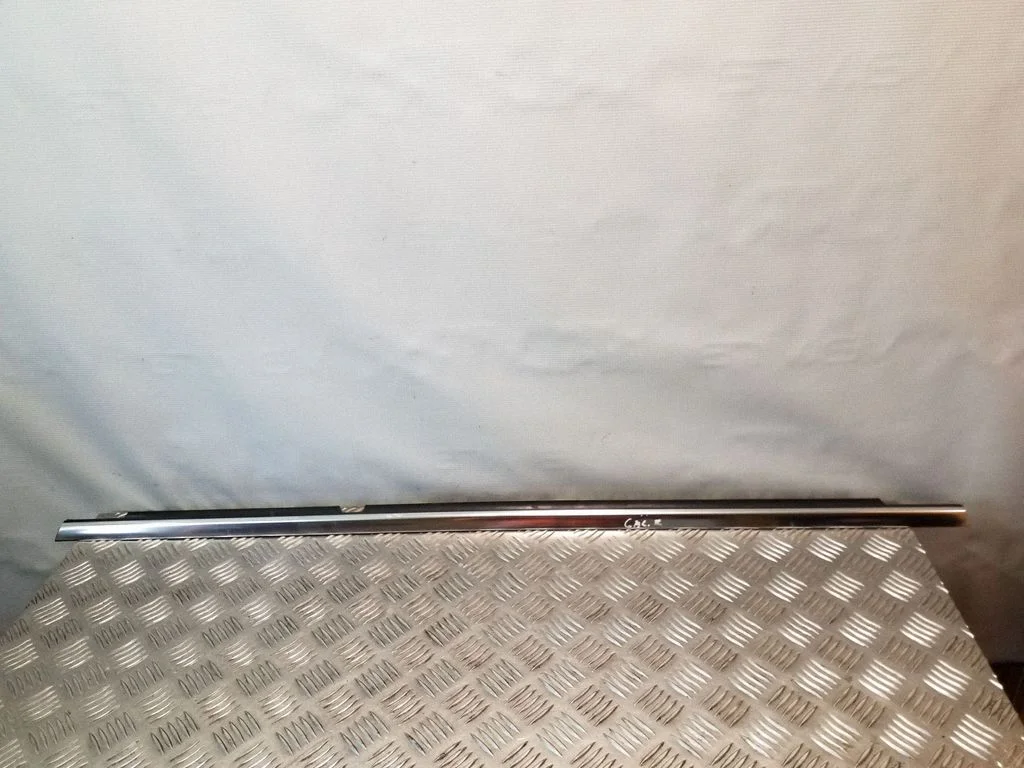 Tagaukse klaasi liist A21273506