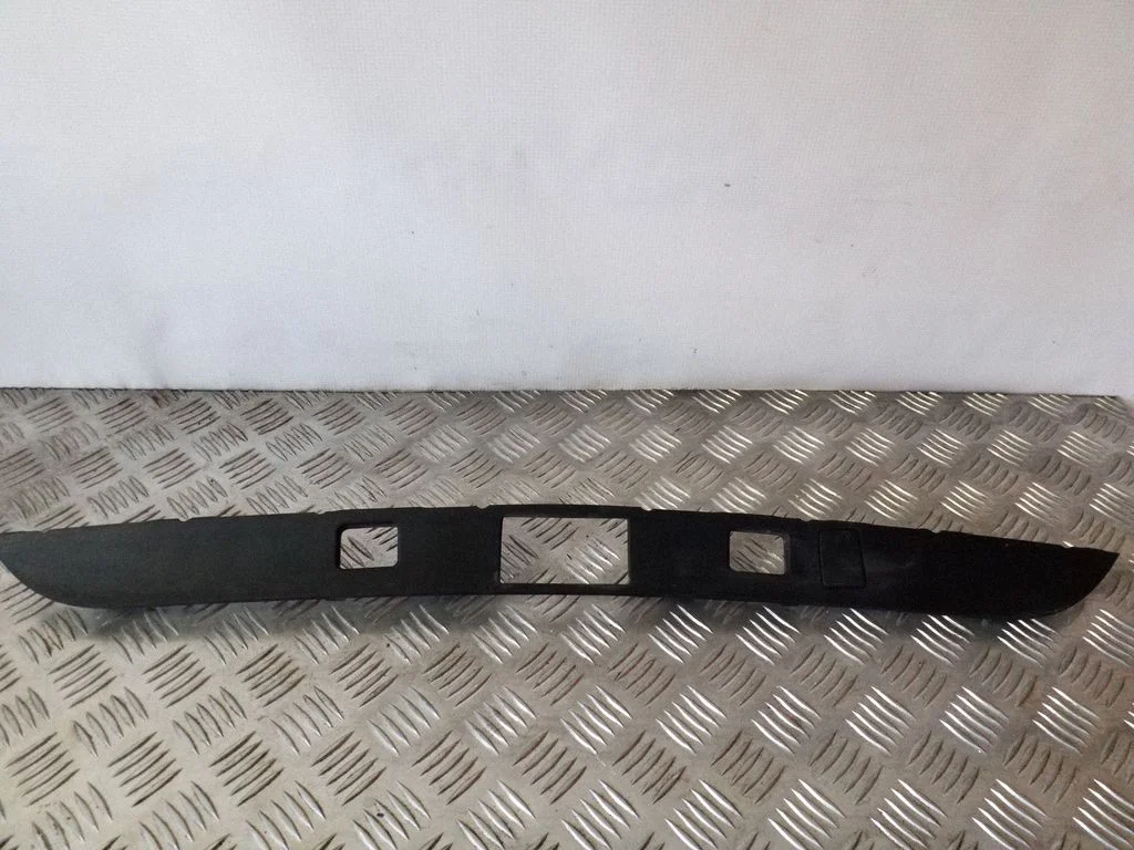Trunk door license plate light bar – Mercedes-Benz E-Class W212 (2009-2016)