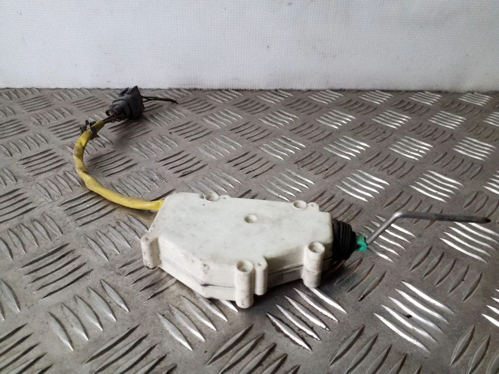 Degalų bako dangtelio spynos varikliukas