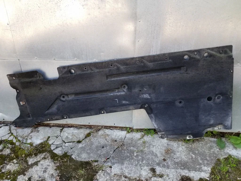 Külgmine põhjakaitse – BMW 1-seeria F20 F21 (2011-2019)