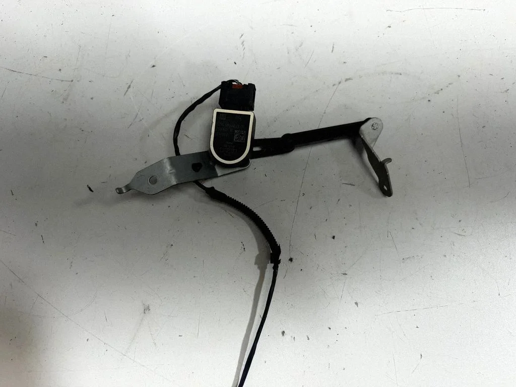 Aizmugurējās gaisa balstiekārtas augstuma sensors – BMW 3. sērija F30 F35 F31 (2012-2018)
