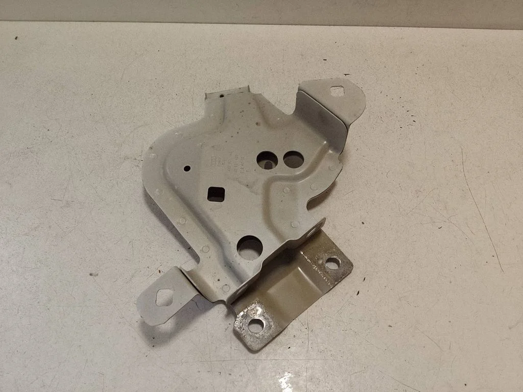 Fender mounting bracket 4KE821149