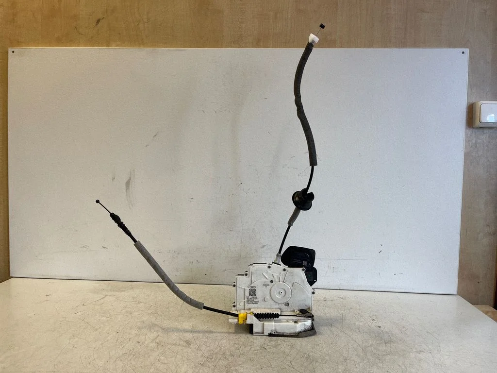 Front door lock 4K2837015H