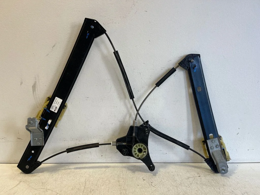 Rear window lifting mechanism without motor 4KE839461