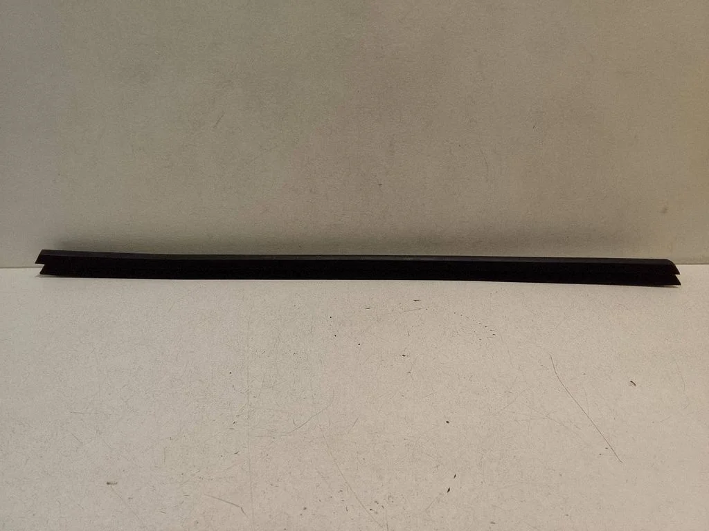 Front door glass trim molding – right