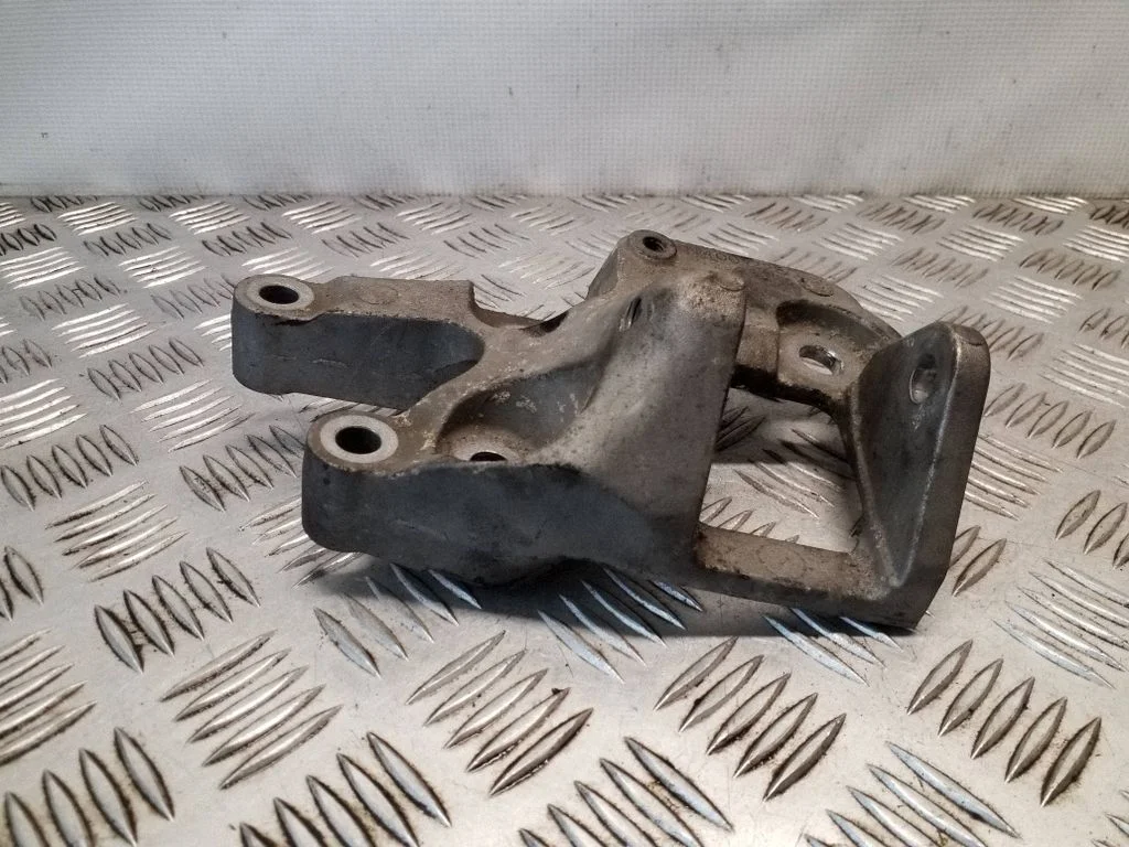 Engine mounting bracket – Peugeot Expert (2007-2016)
