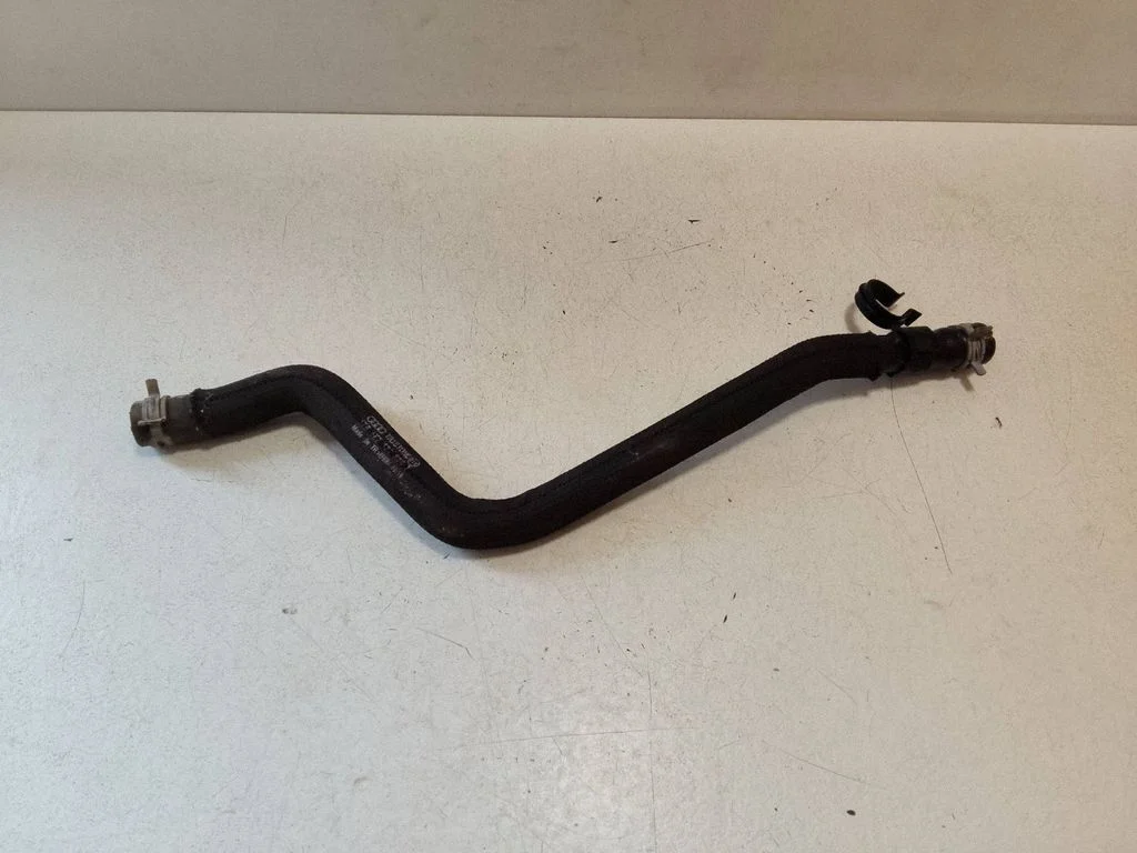 Engine coolant pipe/hose