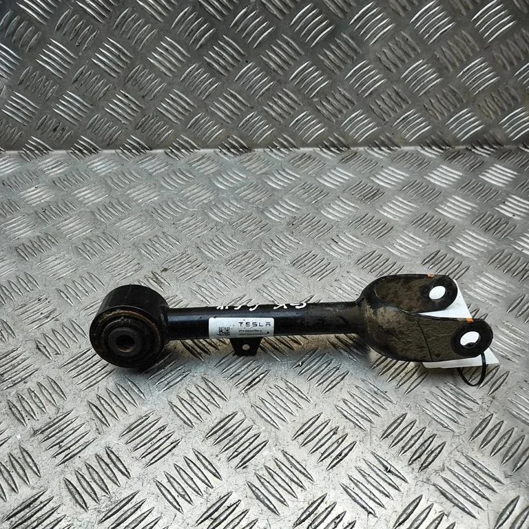 Rear upper control arm/wishbone – Tesla Model Y (2020-)