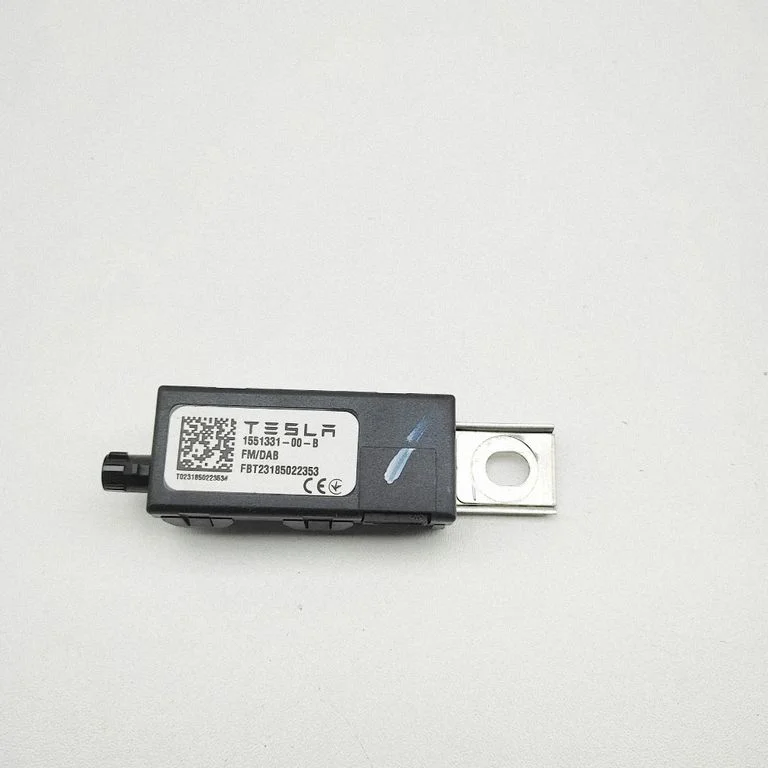 Aerial antenna amplifier – Tesla Model Y (2020-)
