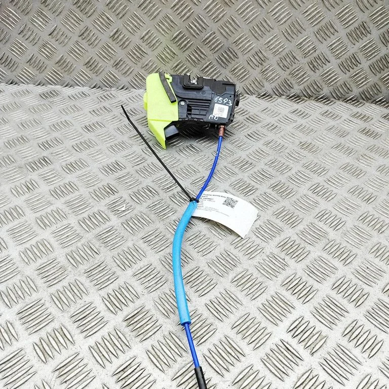 Front door lock 81320R2000