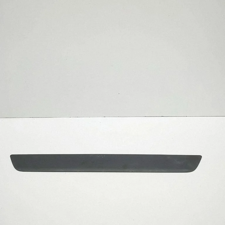 Esilävise kate (sisemine) – Tesla Model Y (2020-)