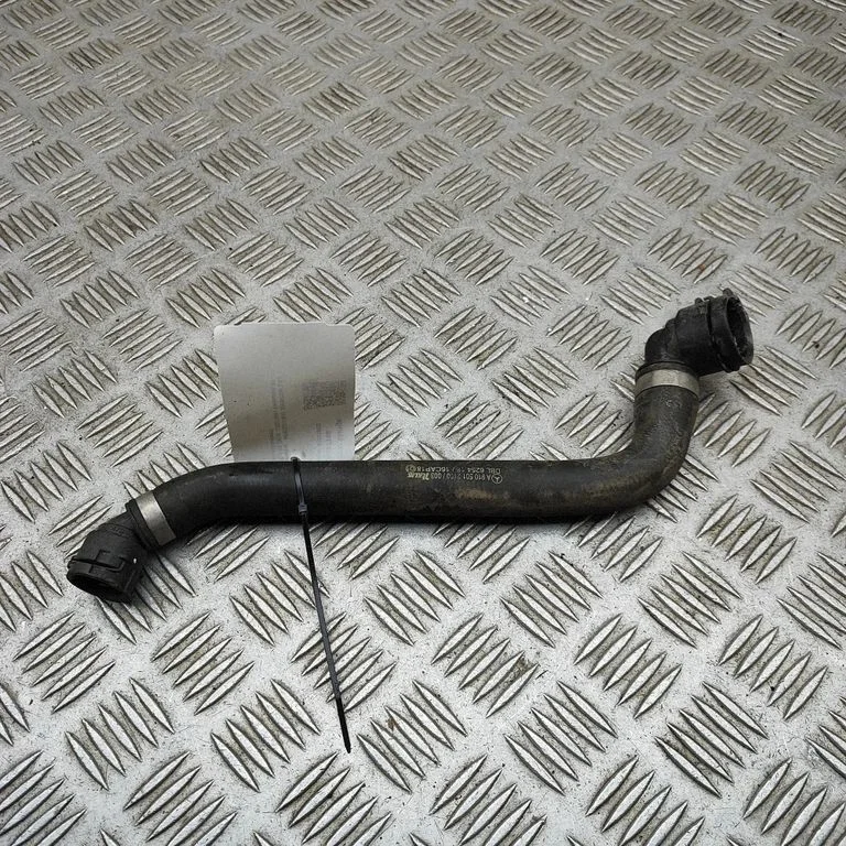 Variklio aušinimo vamzdelis (-ai)/ žarna (-os)