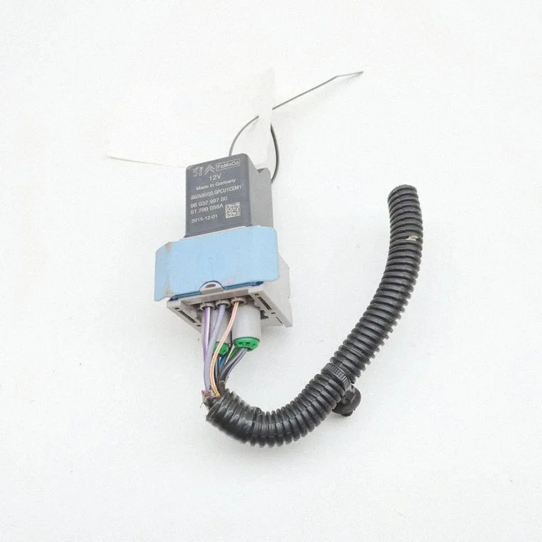 Kvēlsveču priekšuzsildes relejs 9803299780