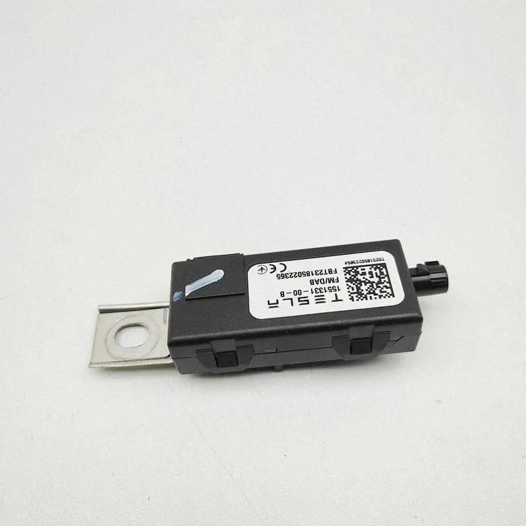 Aerial antenna amplifier – Tesla Model Y (2020-)