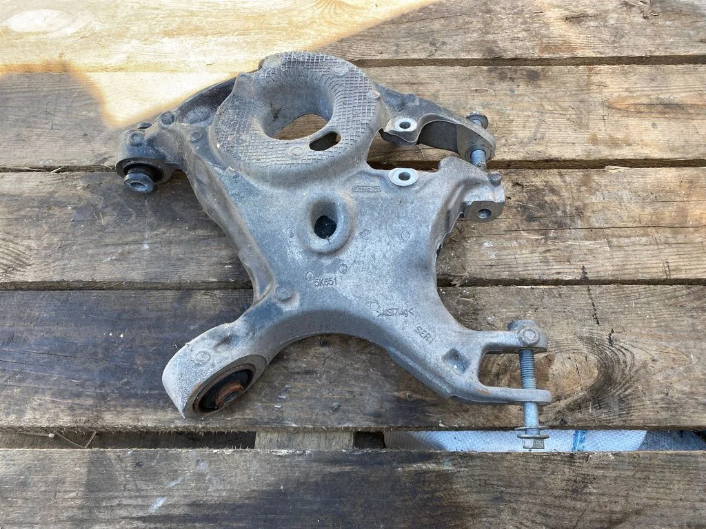 Tagumine ülemine õõtshoob 5K651