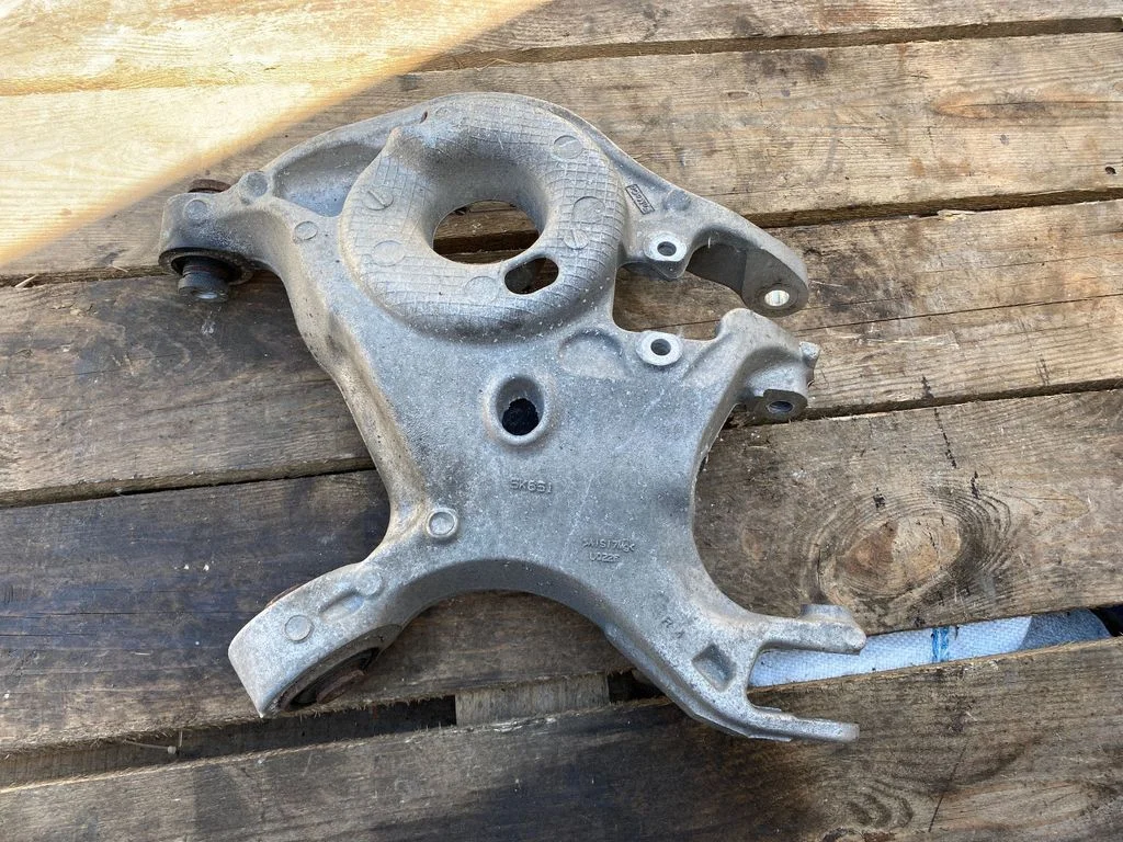 Tagumine ülemine õõtshoob 5K651
