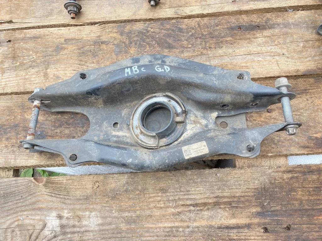 Rear upper control arm/wishbone A2053521900