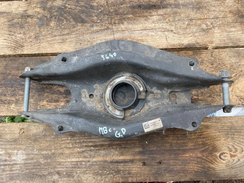 Rear upper control arm/wishbone A2053521900