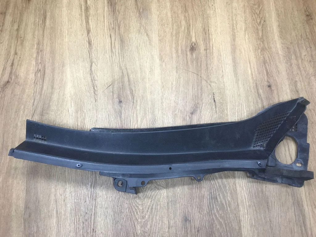 Wiper trim LF915311500