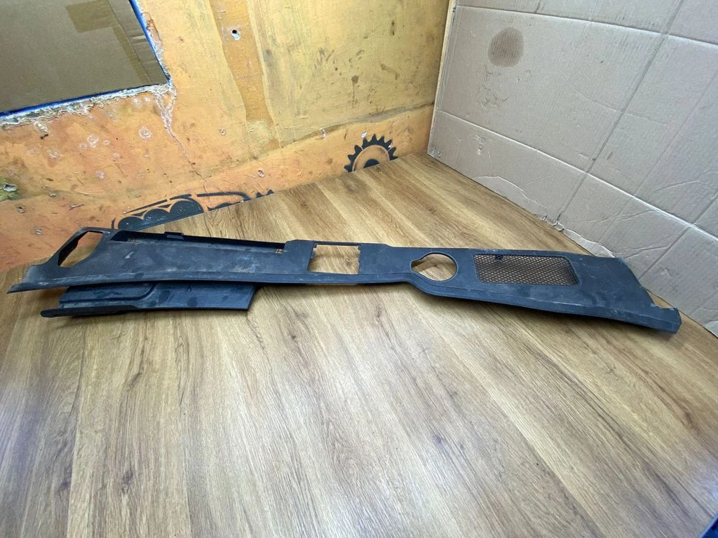 Slotiņu apdare 8R2819447A