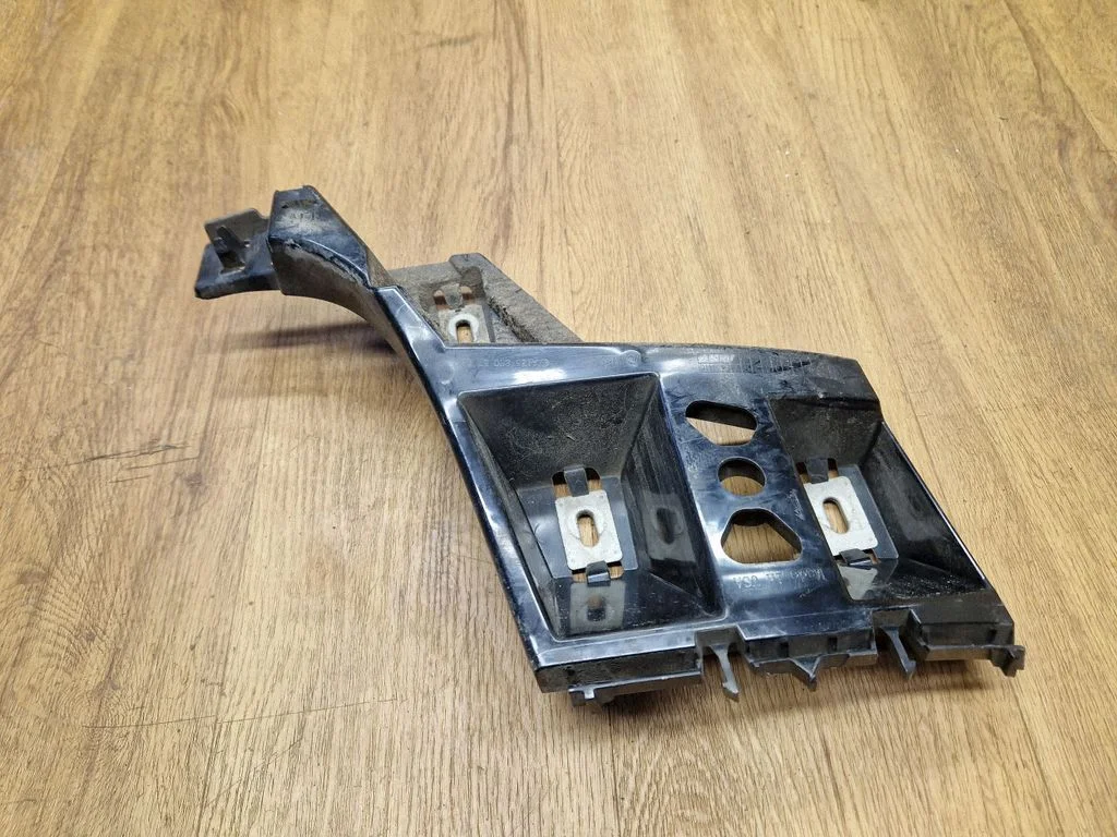 Rear bumper mounting bracket – Mercedes-Benz ML-Class W166 (2012-2017)