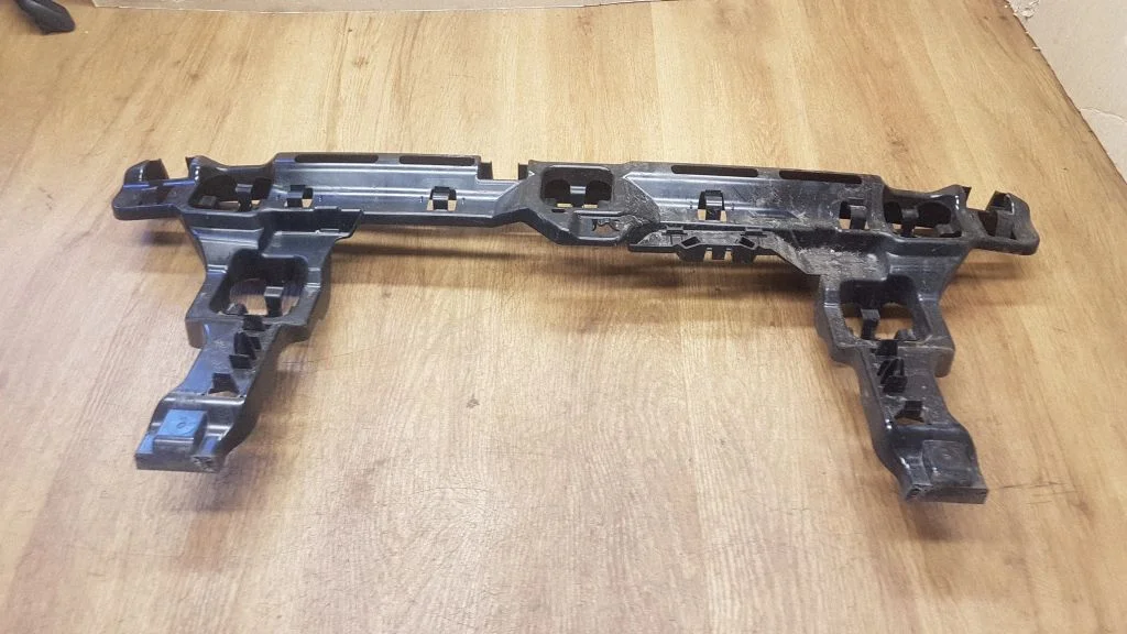 Rear bumper mounting bracket 8496655