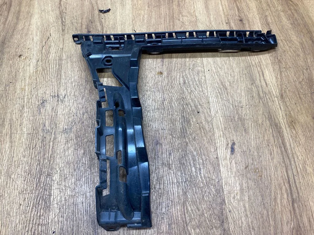 Rear bumper mounting bracket – Mercedes-Benz C-Class W205 (2014-2021)
