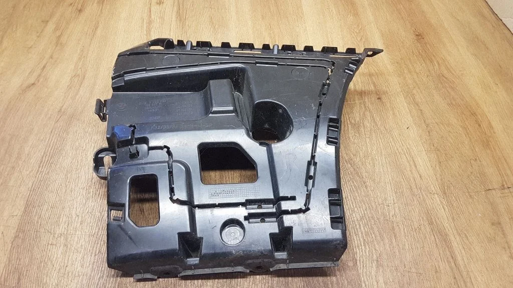 Rear bumper mounting bracket 7428732