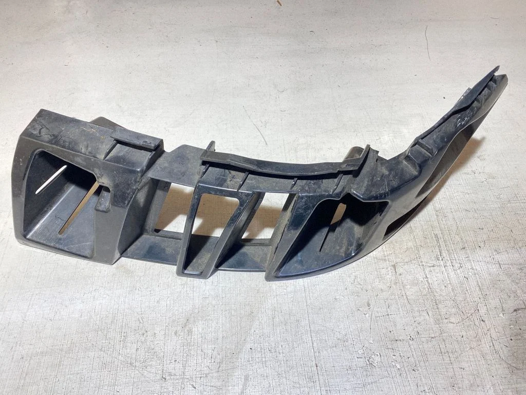 Rear bumper mounting bracket A22228800812