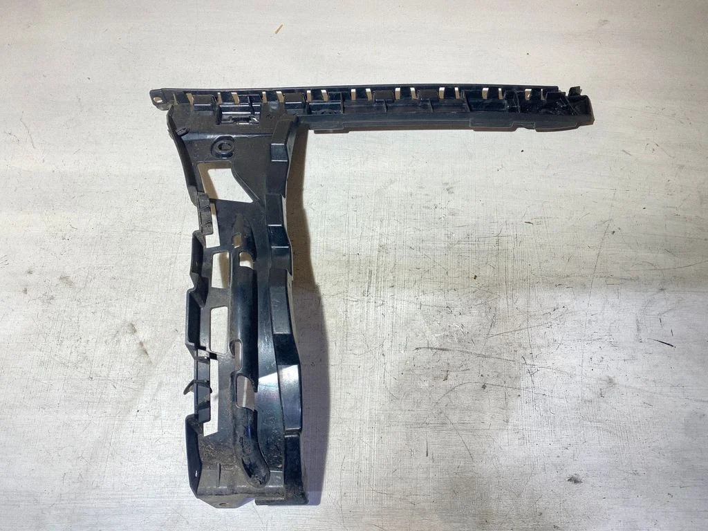 Rear bumper mounting bracket A1058802002
