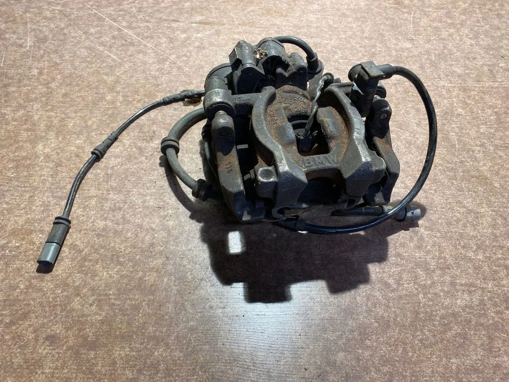 Rear brake caliper 679896205