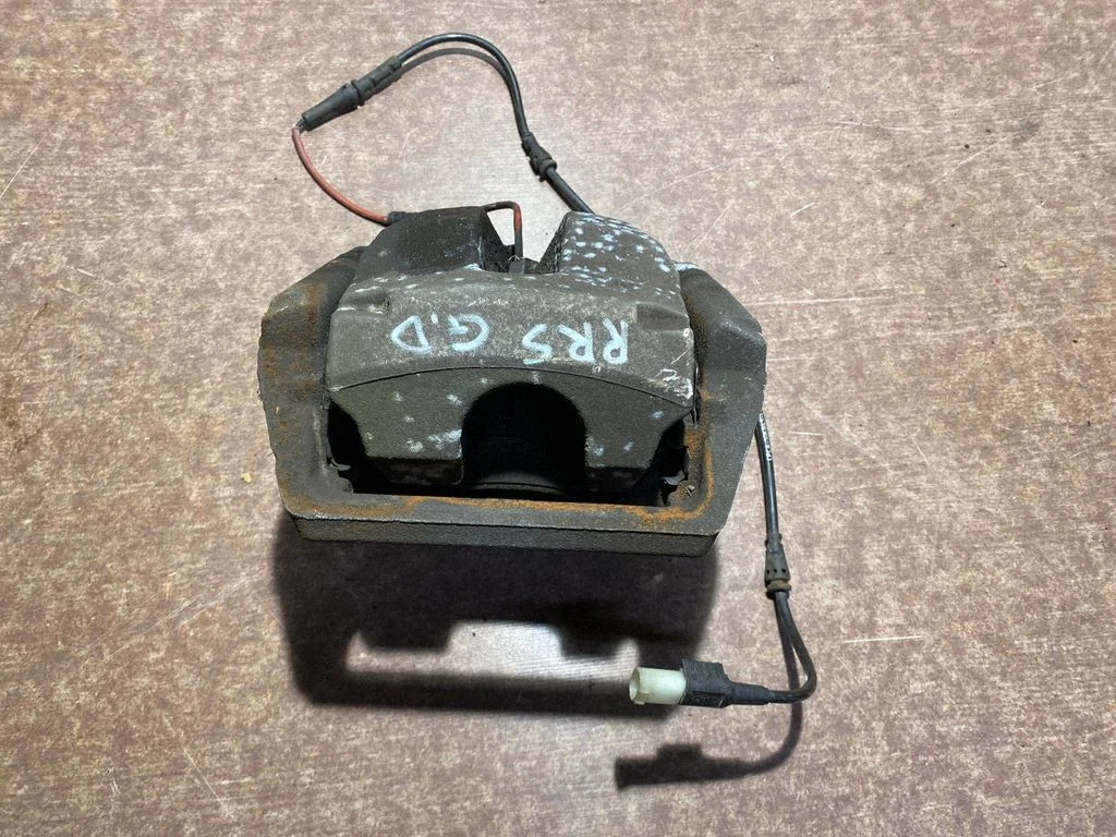 Rear brake caliper LR036568