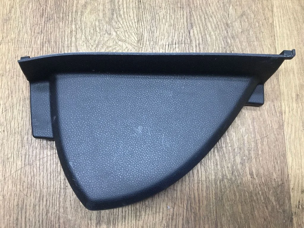 Dashboard side end trim A2056801407