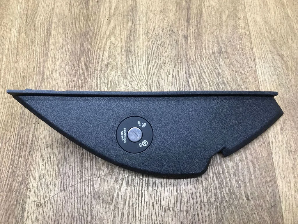 Dashboard side end trim 84765D7AB0