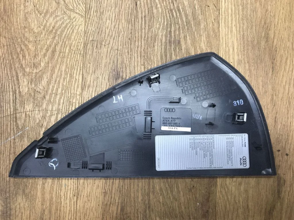 Panel deski rozdzielczej (boczny) 8R0857085A