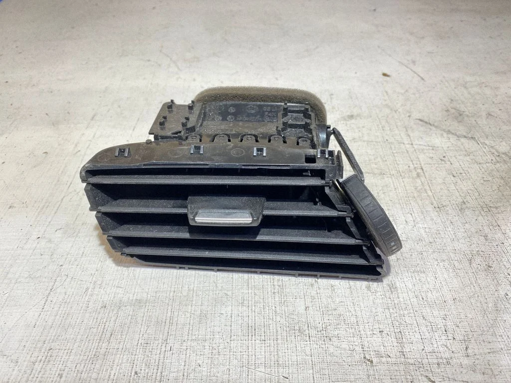 Dashboard side air vent grill/cover trim 9292739