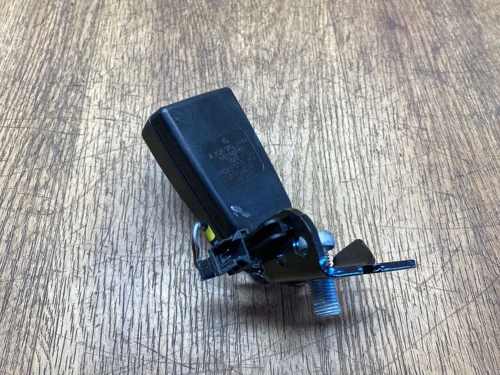 Tagumise turvavöö pannal A2058600369