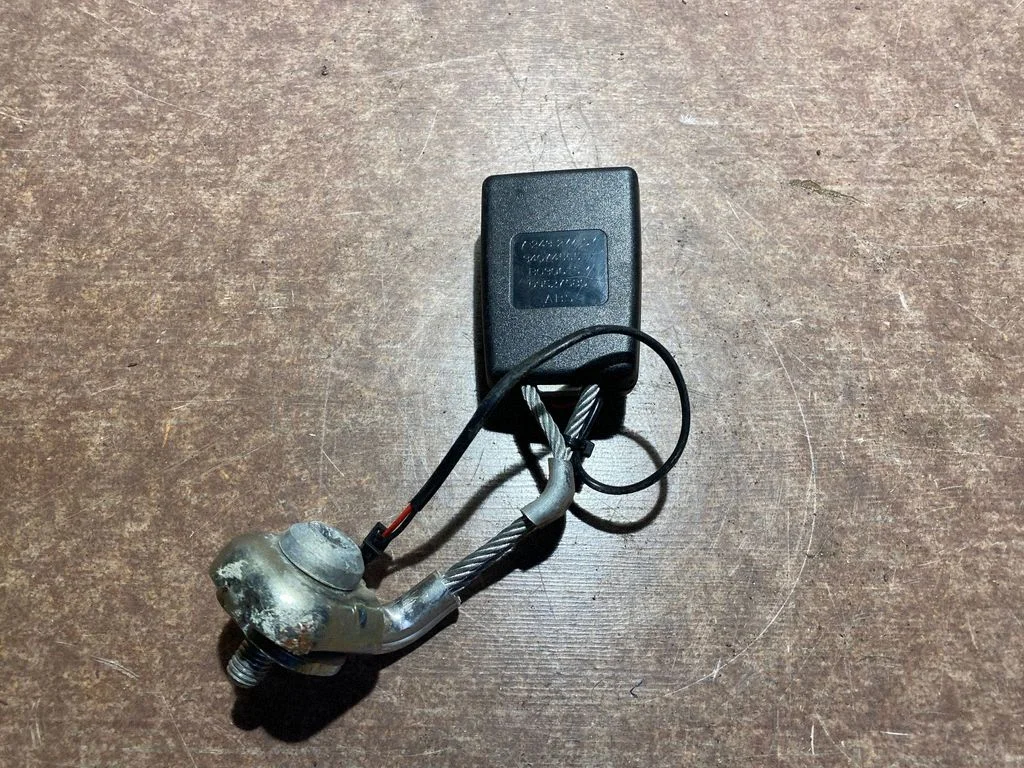 Rear seatbelt buckle 724327407