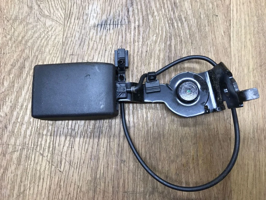Tagumise turvavöö pannal A1668600769