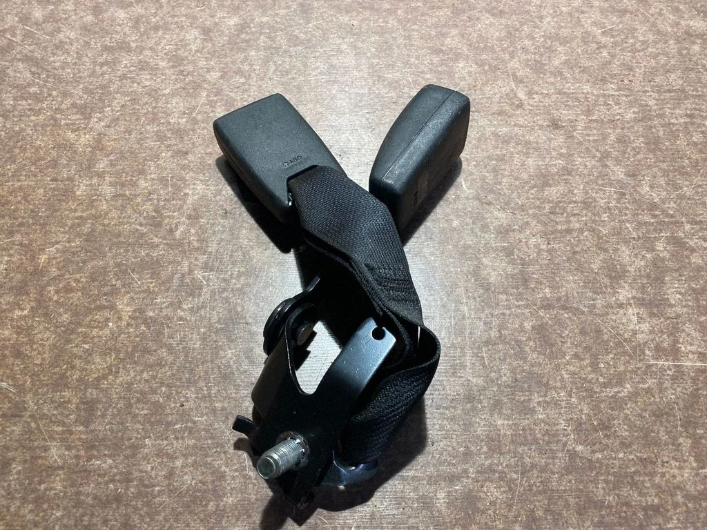 Rear seatbelt buckle 141006B6X