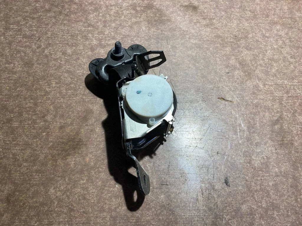 Rear seatbelt 34141670