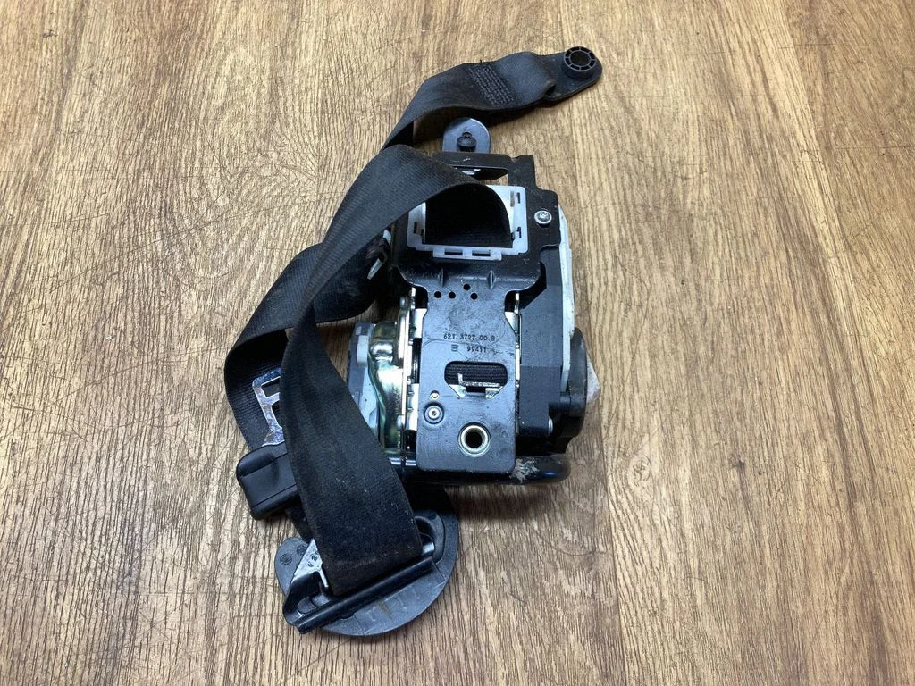 Front seatbelt DPLA611B09F